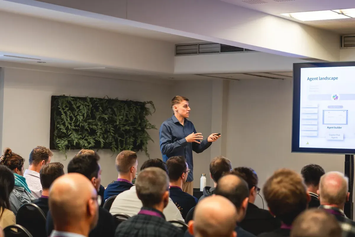Siemen Vander Sande presents the Microsoft agent landscape to a full room at Collab Days Belgium